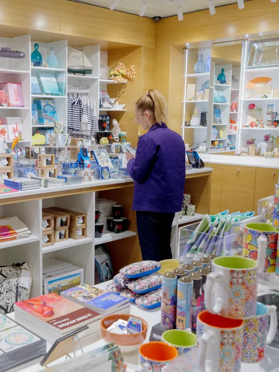 cliente boutique produits dérivés
