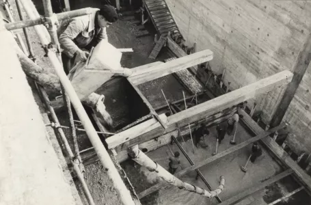 Photo archive travailleurs construction base sous-marine Bordeaux