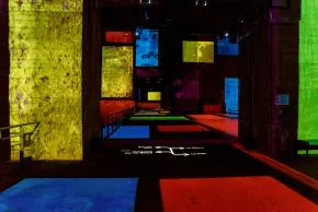 Vue exposition couleurs Yves Klein Bassins des Lumières