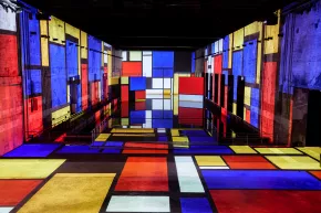 Espace exposition composition rouge bleu jaune Mondrian Bassins