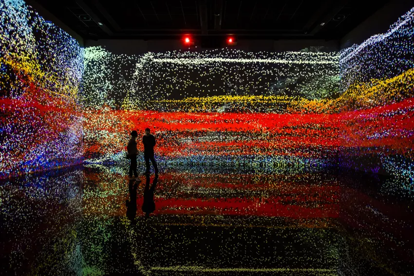 © Culturespaces / Anaka Photographie Vue exposition visiteurs Memories Bassins