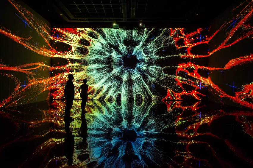 © Culturespaces / Anaka Photographie Vue exposition visiteurs Memories Bassins