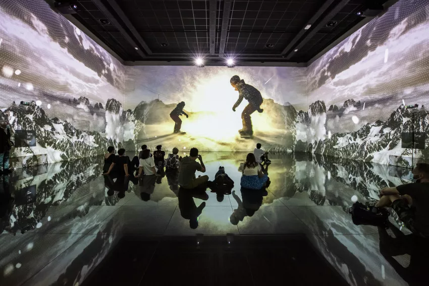 © Culturespaces / Anaka Photographie Vue exposition visiteurs Memories Bassins