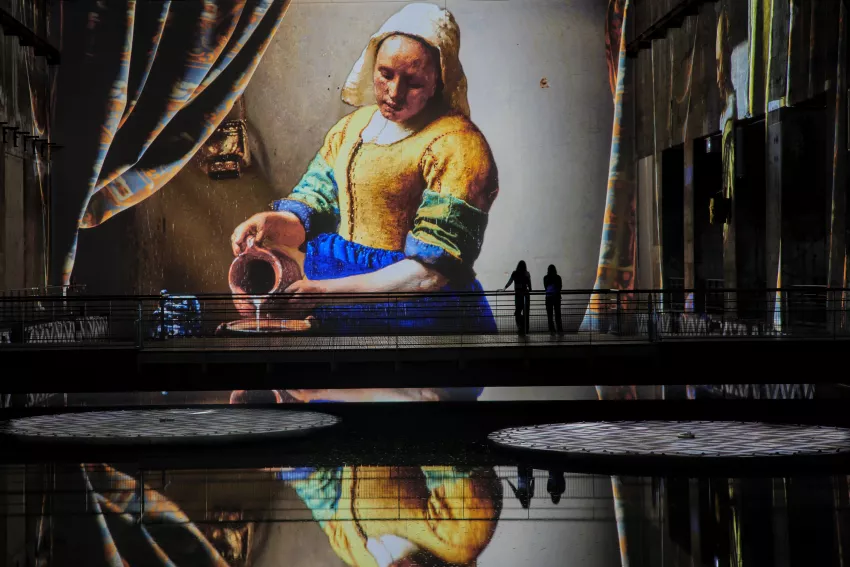 © Culturespaces / Vincent Pinson Espace exposition La Laitière de Vermeer aux Bassins