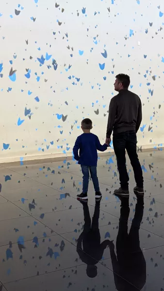 © Niels Prayer Vue exposition visiteurs enfant l'Autre Jardin Bassins