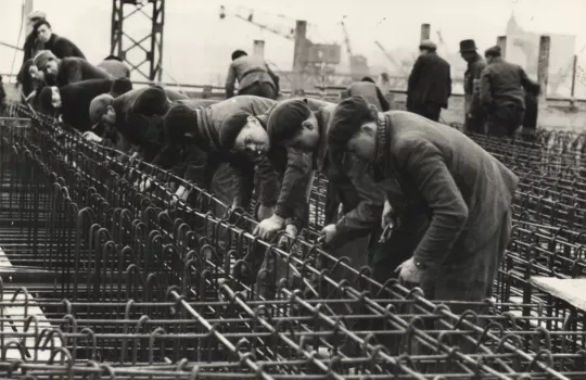 Photo d'archive travailleurs construction base sous-marine Bordeaux